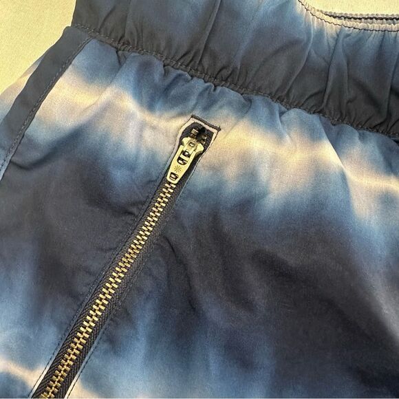 Athleta Tie Dye Sway Short XS blue white like new - Picture 6 of 8